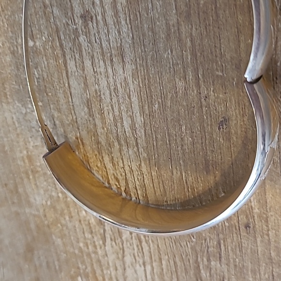 14k yellow gold bangle bracelet double heart textured vintage R&D - Picture 6 of 8